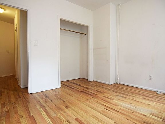 3rd image of 178 Kingsland Ave APT 2L