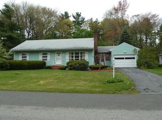 18 Lucerne Dr, Andover, MA 01810
