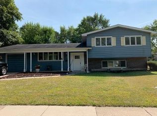 201 Berkshire Dr, Crystal Lake, IL 60014