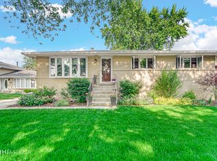 10637 S Terry Dr, Palos Hills, IL