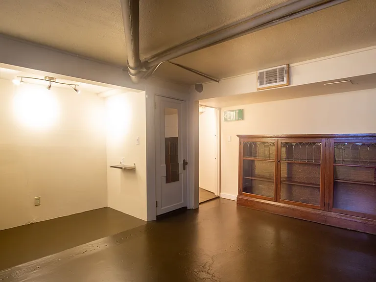 2266 NW Johnson St #4 — Photo 8