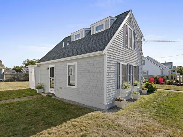 70 Coburn St, Hull, MA 02045