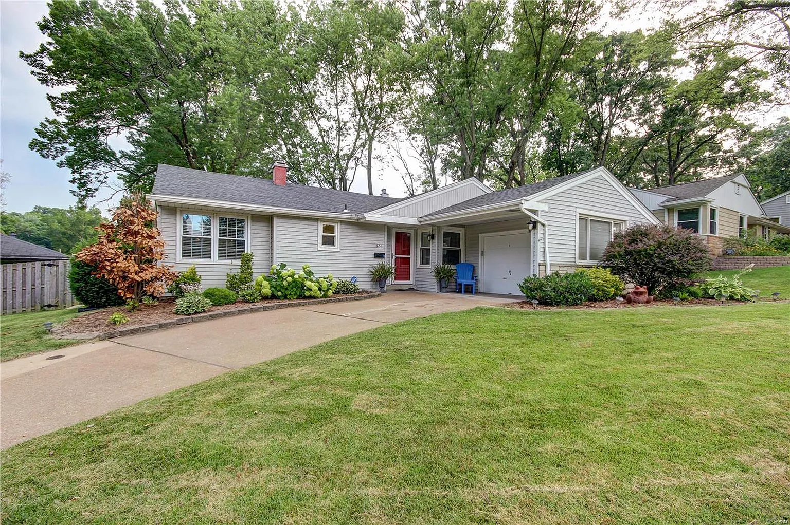 424 Forest Green Dr photo 1
