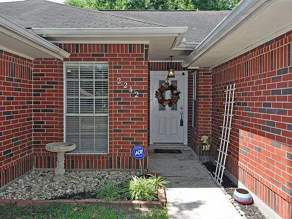 2nd image of 2242 Sherwood Hollow Ln
