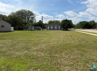 S Albert St, Freeman, SD 57029