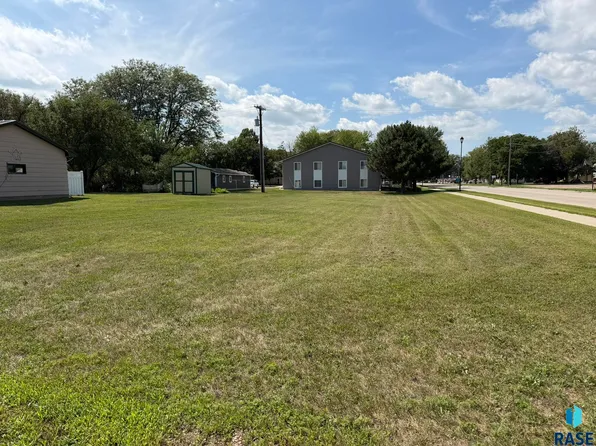 S Albert St, Freeman, SD 57029