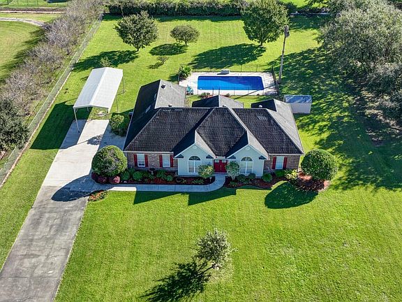 2nd image of 209 Willow Wood Dr