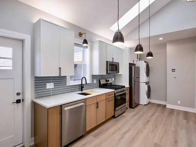 1809 S Laflin St #2R — Photo 3