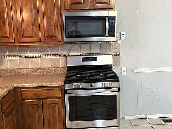 3rd image of 2800 Wellington Dr