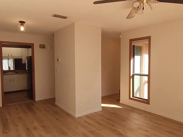 521 Courtwood Ln #8 — Photo 2