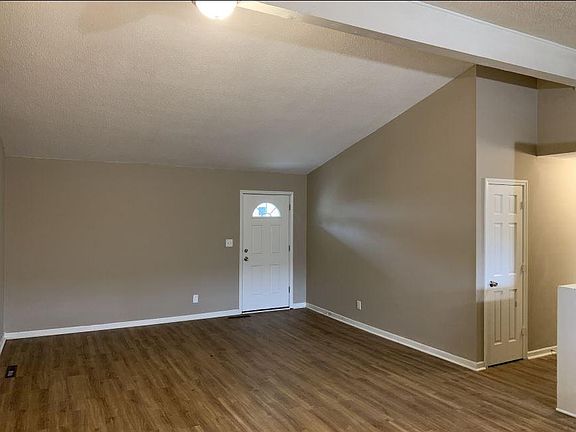 3rd image of 846 Miriam Dr W