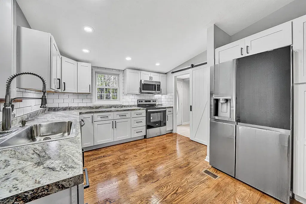 3 bed, 1578 sqft, $2,200 — Photo 2