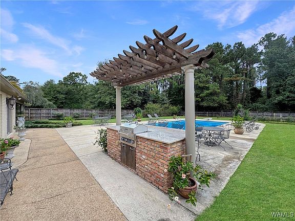 2nd image of 1404 Crown Pointe Blvd