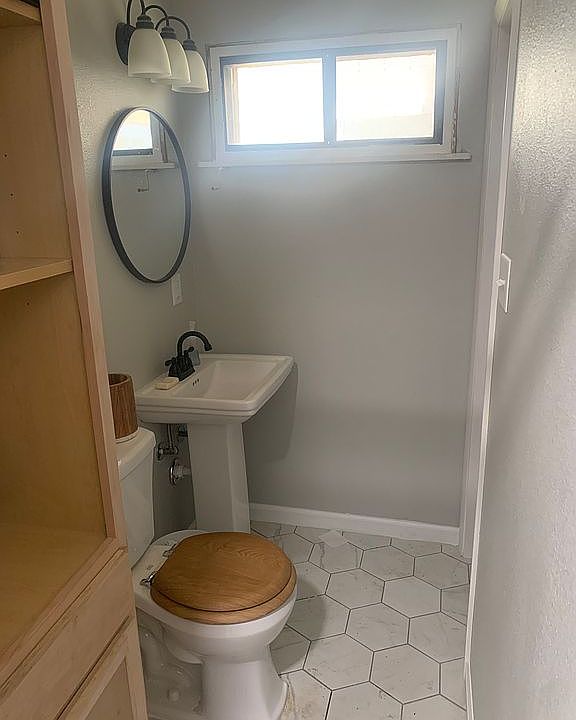 1st image of 4054 Robinhood Dr