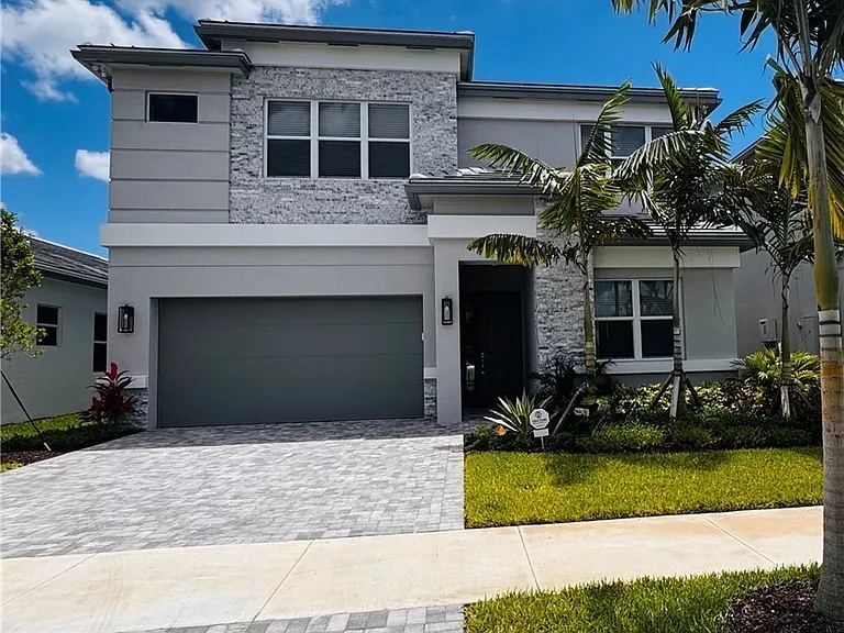 2864 Bloomfield Way — Photo 3