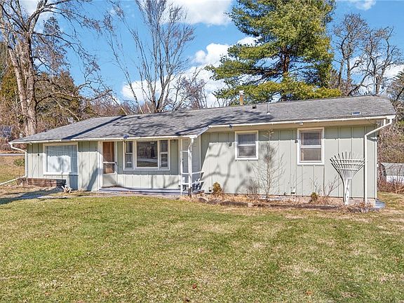 2nd image of 121 Coy Glen Rd