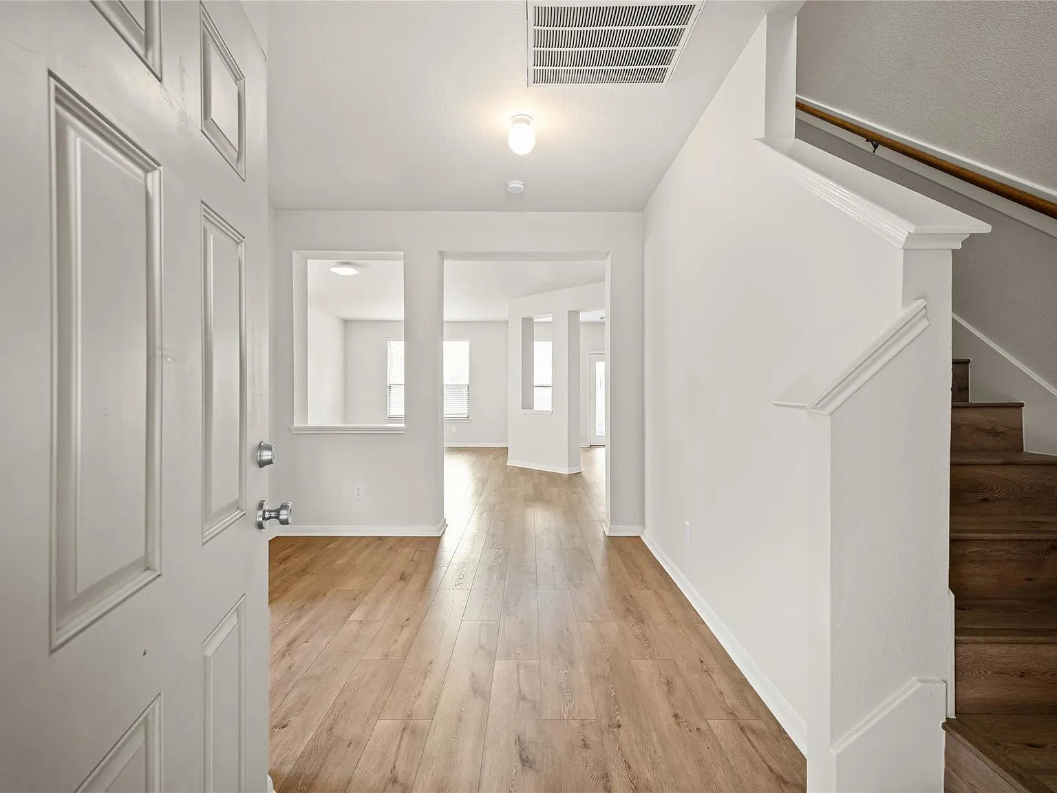 3 bed, 2.5 bath, 2791 sqft, $2,900 — Photo 2