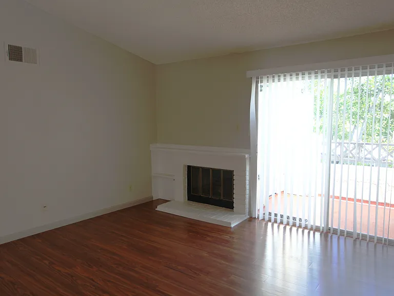 2001 Lakeridge Cir #203 — Photo 9