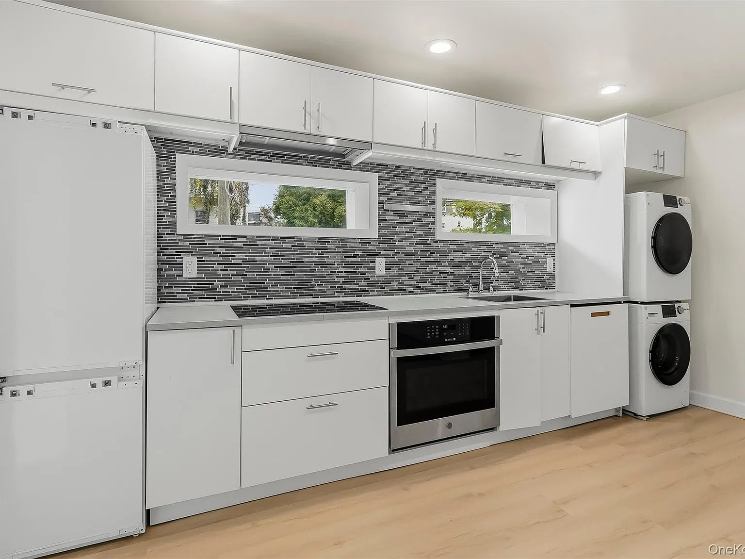 3 bed, 1.0 bath, 900 sqft, $3,300 — Photo 4