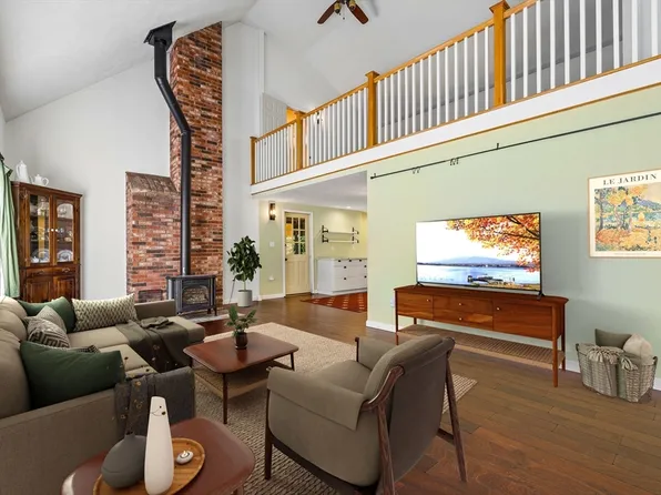 71 Pelczar Rd, Dracut, MA 01826