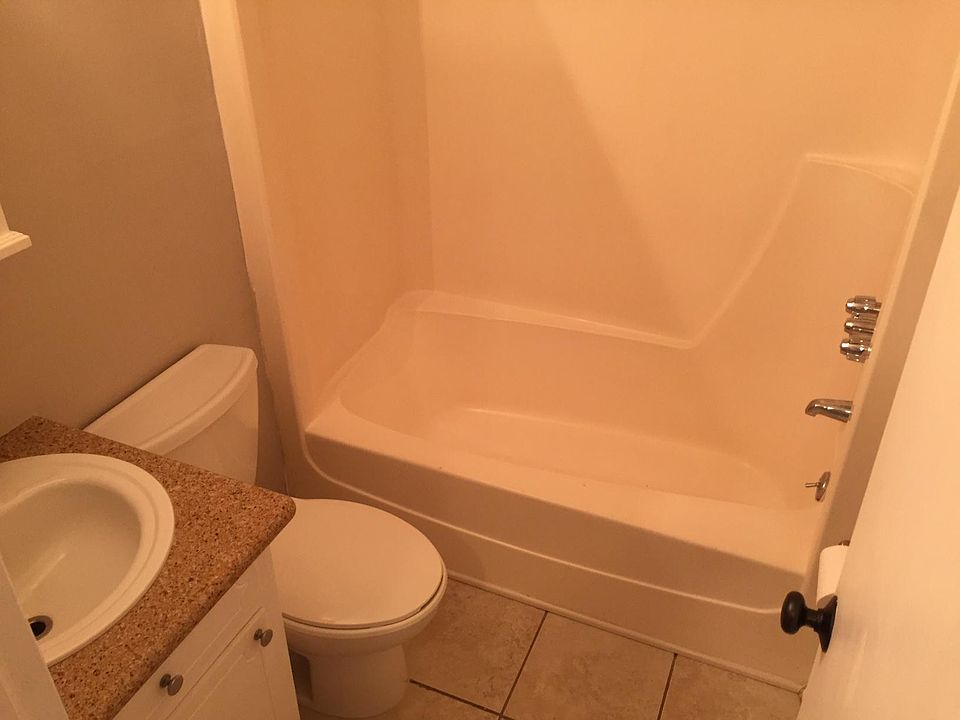 Upsairs 2nd Bath