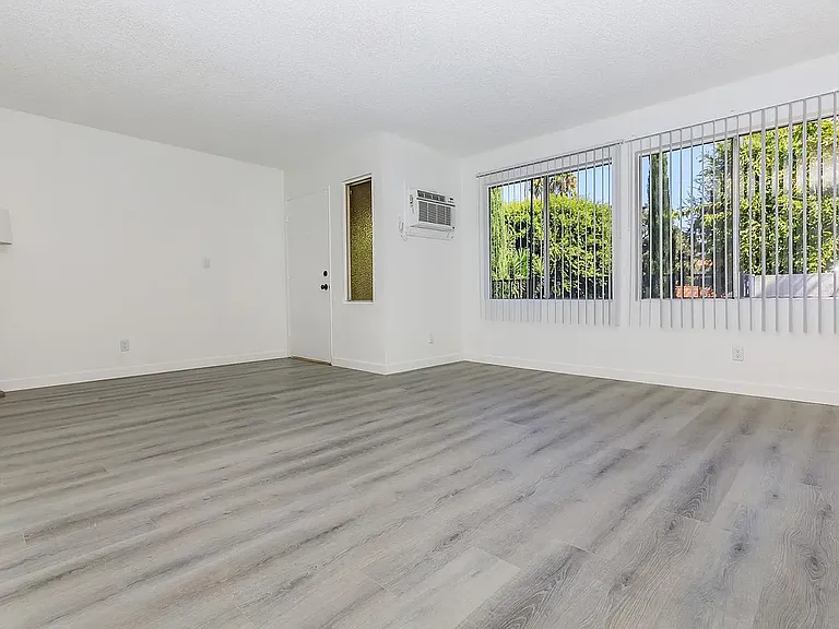 PLANK FLOORING 1X1 REMODELED
