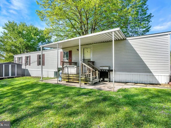 700 Salem Rd Trailer 62, Etters, PA 17319