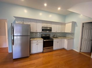 1 Nimitz St #3, Huntington, NY 11743