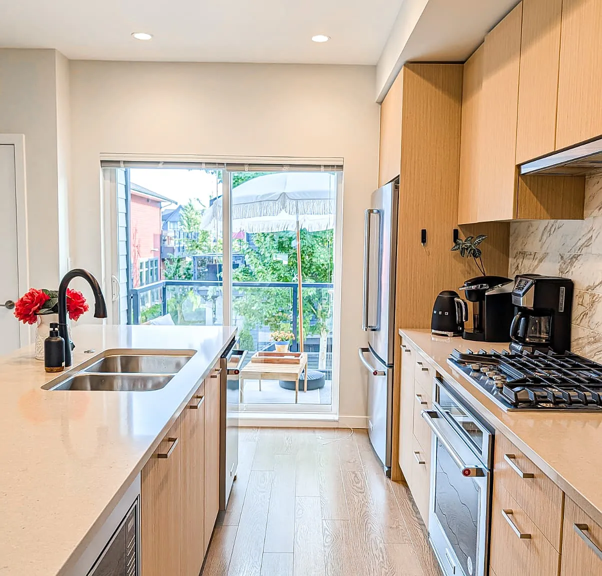 3 bed, 2.5 bath, 1420 sqft, $3,600 — Photo 3