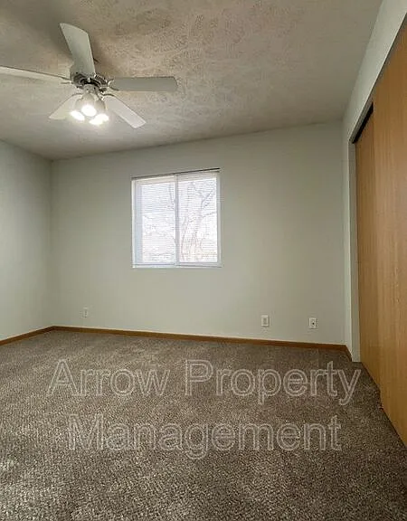 338 W Irving St — Photo 13