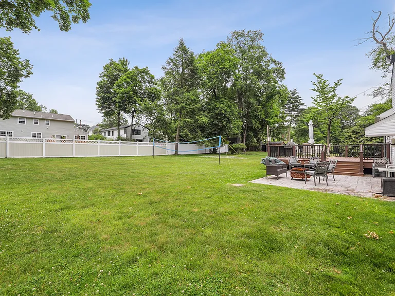 Incredible - Huge Private Backyard