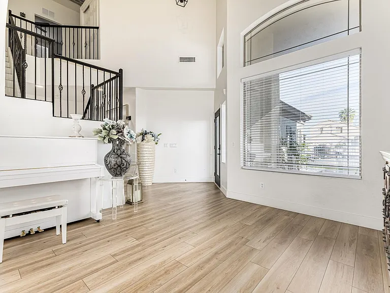 2707 W Lamar Rd — Photo 4