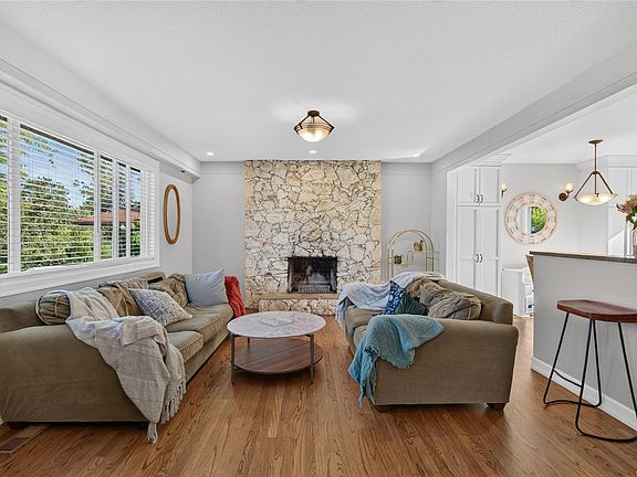 3rd image of 4257 Carey Rd
