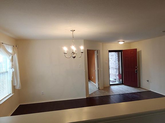 5th image of 300 Highland Fairway Ln