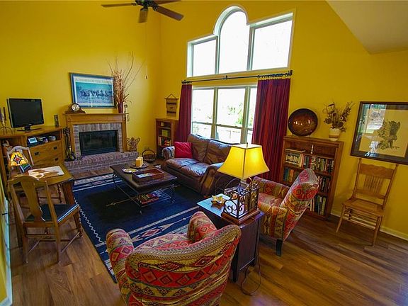 5th image of 448 Autumn Springs Dr