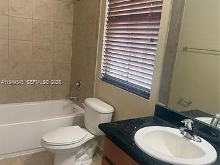 9044 SW 39th St — Photo 10