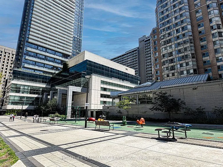 386 Yonge St #5103 — Photo 23