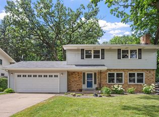 1762 Canyon Ln, New Brighton, MN 55112