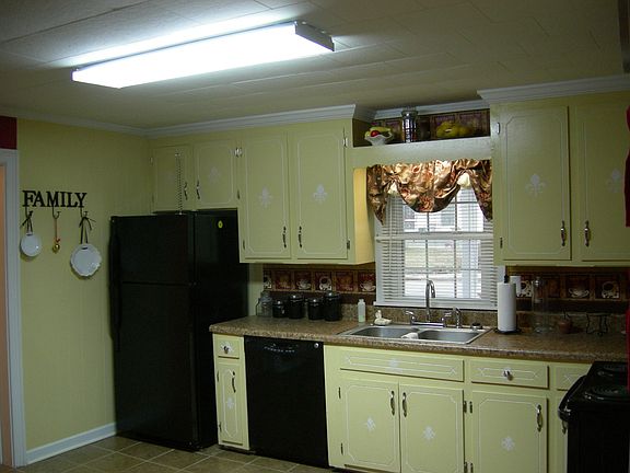 4th image of 121 Warren St