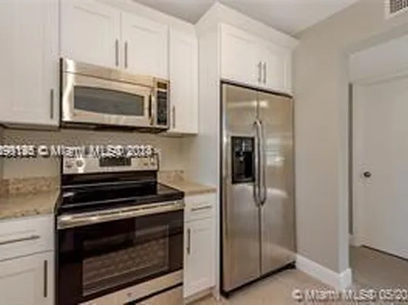 3399 Foxcroft Rd APT 101, Hollywood, FL 33025
