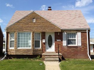 15561 Sprenger Ave, Eastpointe, MI 48021