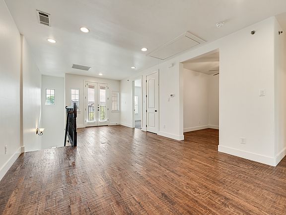 5th image of 3009 Solana Cir