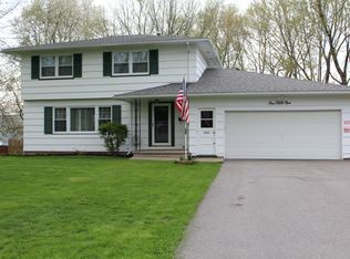 151 Mendota Dr, Rochester, NY 14626