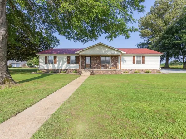 235 Pinecrest Dr, Henderson, TN 38340