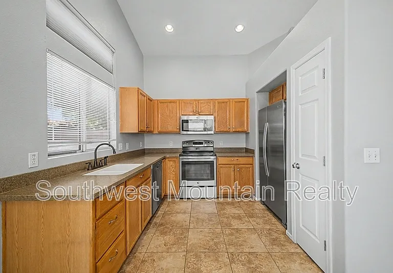649 S Banning — Photo 12
