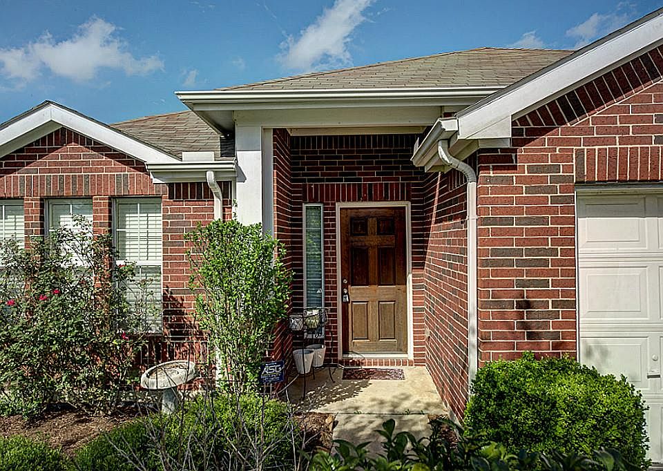 1st image of 1307 Colonial Manor Dr