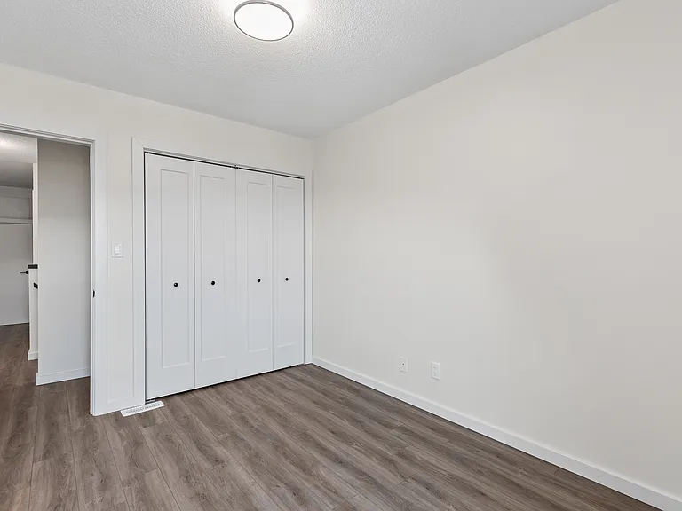 380 Pemberton Ter — Photo 11