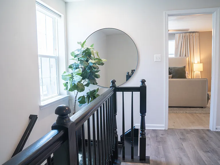 THIRD FLOOR HALLWAY (2/9)