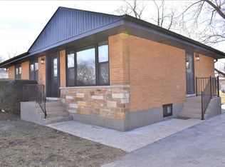 135 Iris Rd, Darien, IL 60561