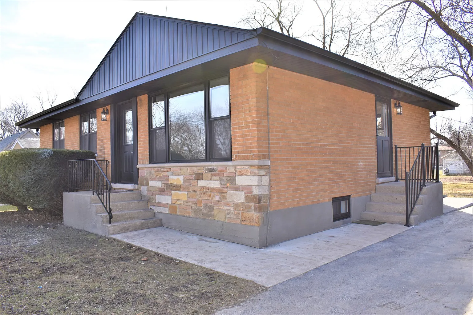135 Iris Rd photo 1